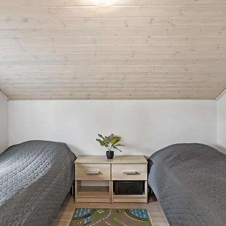 3 Bedroom Amazing In Semesterbostad