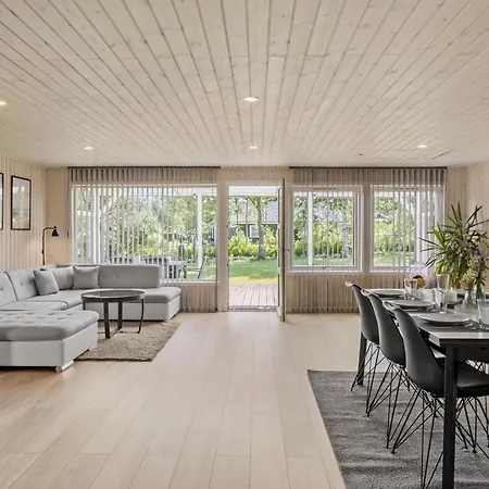 3 Bedroom Amazing In Semesterbostad *