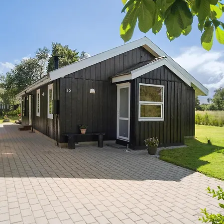 3 Bedroom Stunning In Holiday home Hals